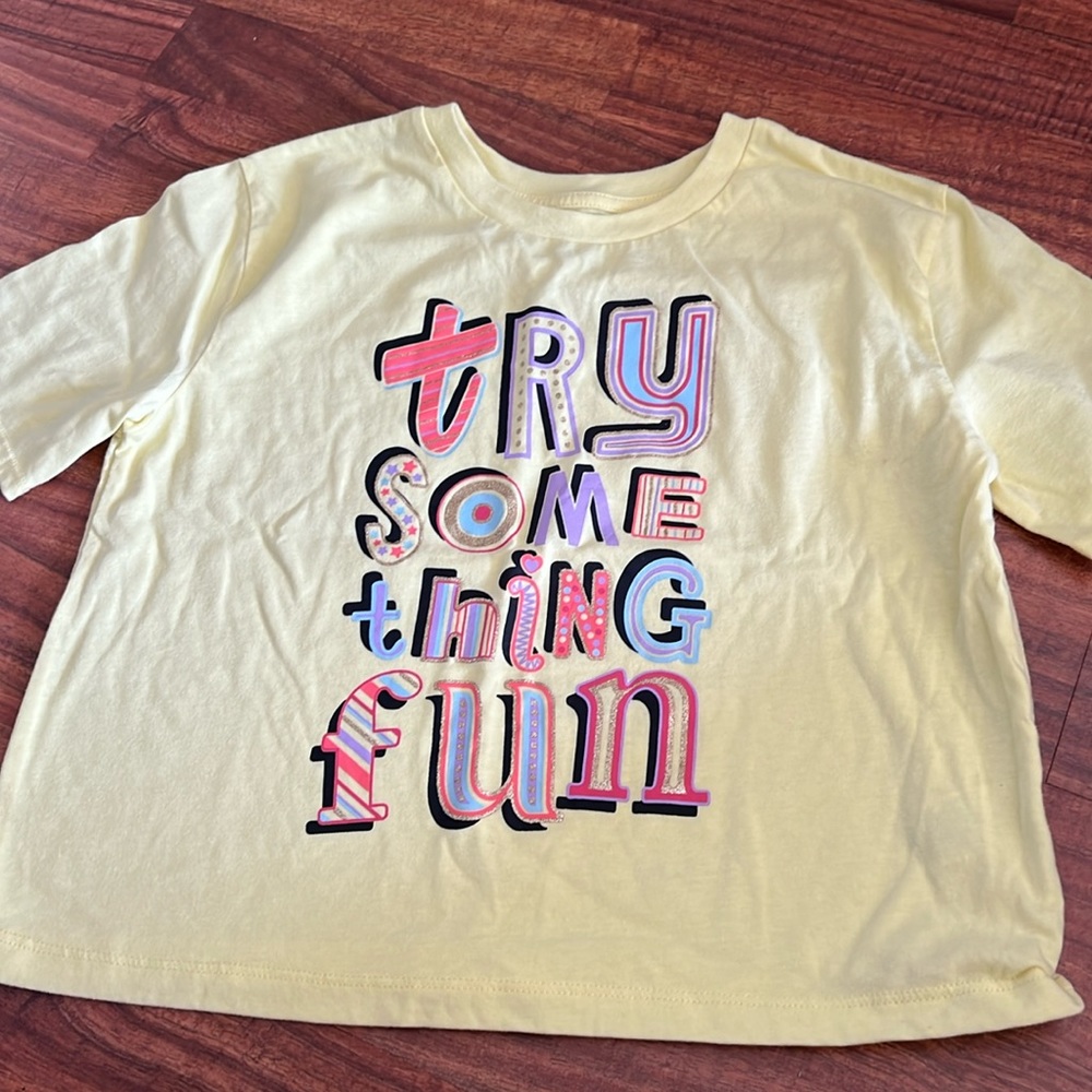 Like new yellow t-shirt